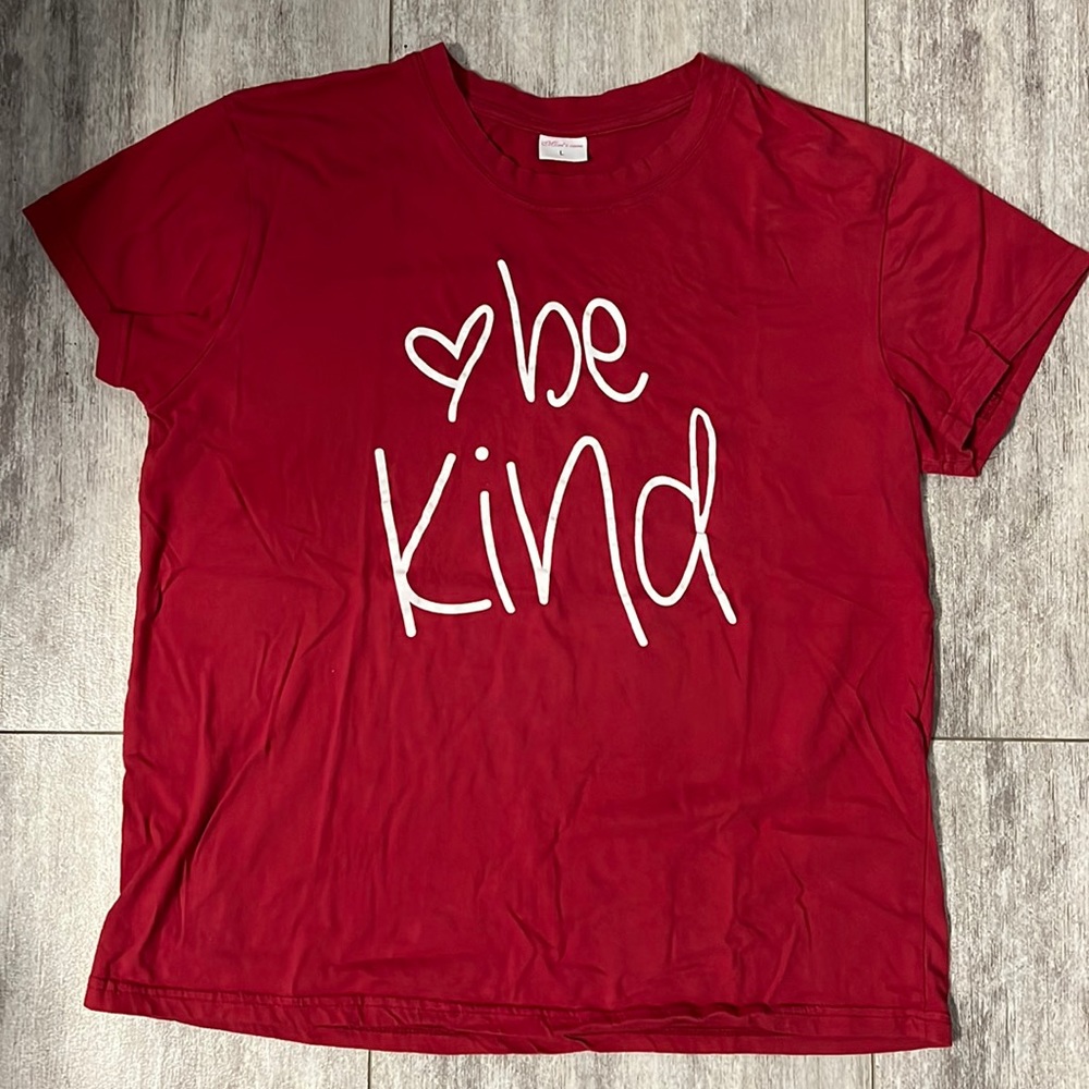 Womens “Be Kind” graphic tee- Size L